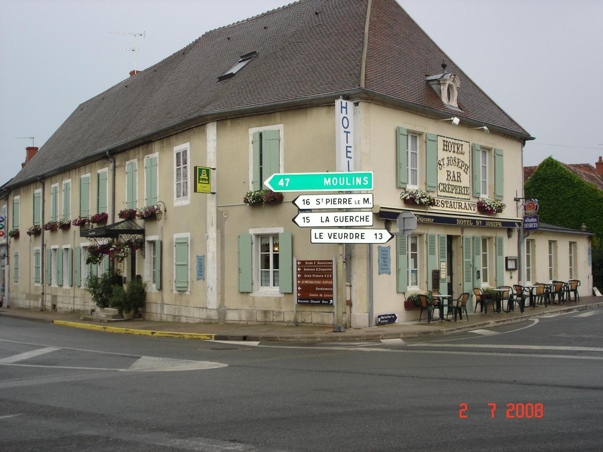 Logis Hotel Saint-Joseph Sancoins Luaran gambar